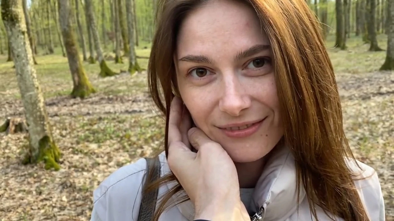 Не страшно тебе одной гулять? У незнакомцев бывают опасные сюрпризы | порно в лесу
