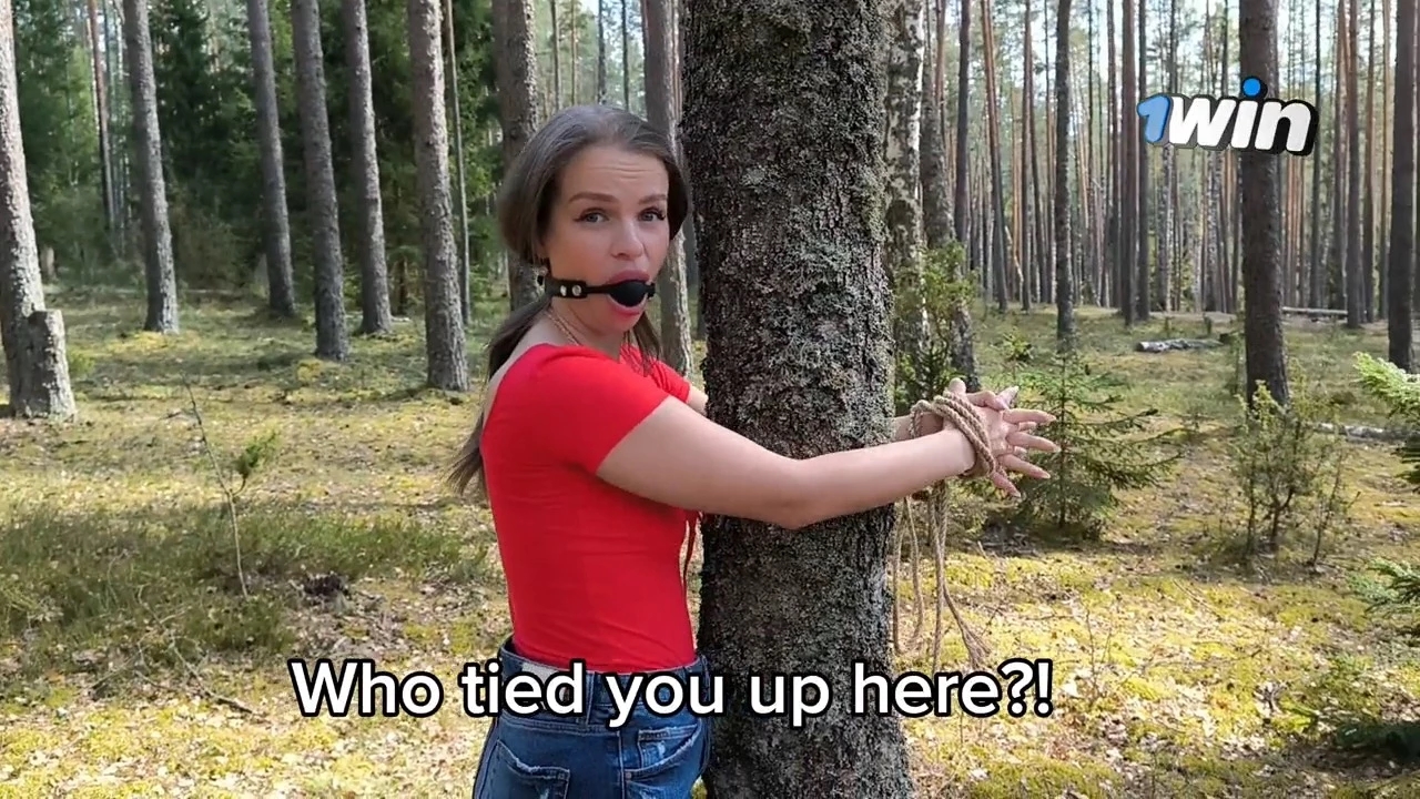 Не понимаю, зачем муж устроил скандальную сцену у дерева, но я не удержался 😏 | порно в лесу